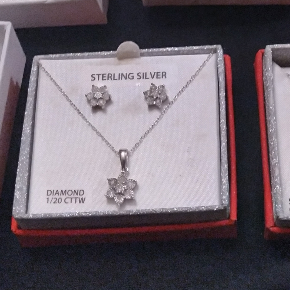 LIKE NEW STERLING SILVER DIAMOND STUDDED SNOWFLAKE SHAPED NECKLACE& EARRINGS